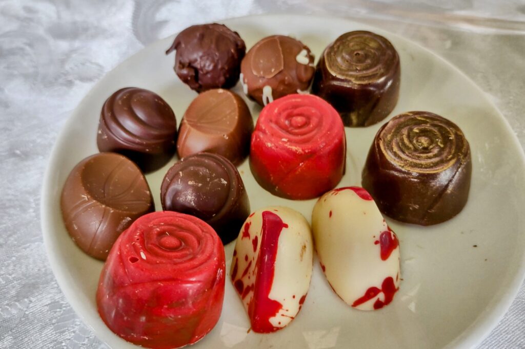 restaurant near lake eacham chocolate